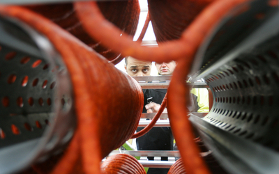 世界最長のソーセージは392メートル、ルーマニア