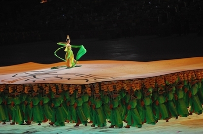 五輪開会式リハーサルで著名舞踏家が転落、半身不随か