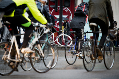 ロンドンで自転車の死亡事故が相次ぐ、市に緊急対策求める声