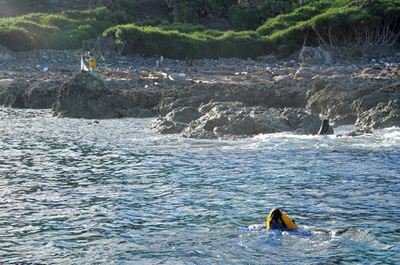 尖閣・魚釣島に日本人10人ほどが上陸