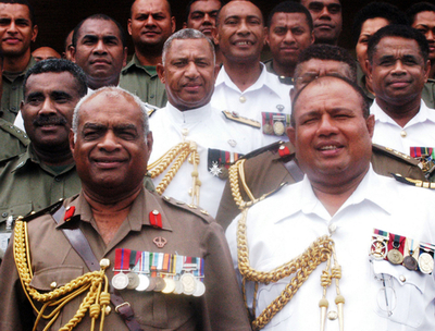 バイニマラマ軍司令官が首相に就任、実権を確定 - フィジー