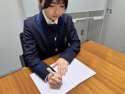 筆記具メーカー「ゼブラ株式会社」が初めて中学高校の探究学習に参画！筆記をデータ化するペンで「かく」ことの可能性を探る学習プログラムを提供。<br />2026年7月より東京 青稜中学校・高等学校で授業開始