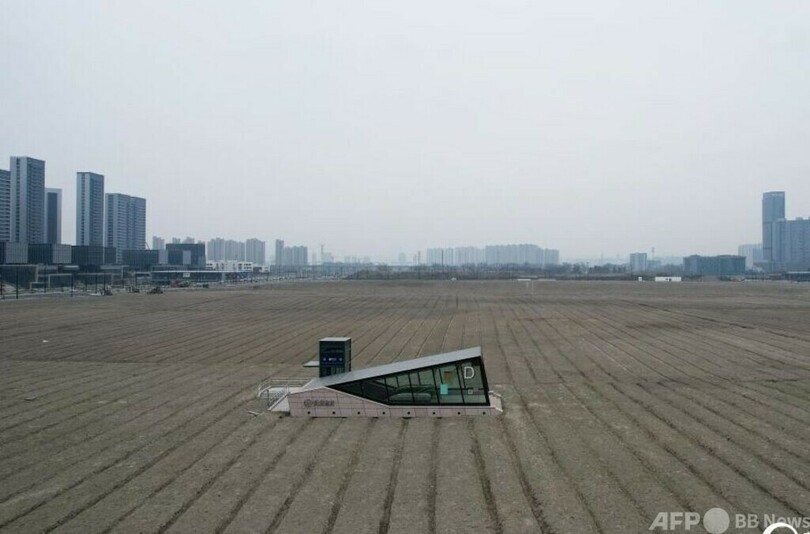 中国杭州市の「孤独な地下鉄の出入り口」が人気撮影スポットに