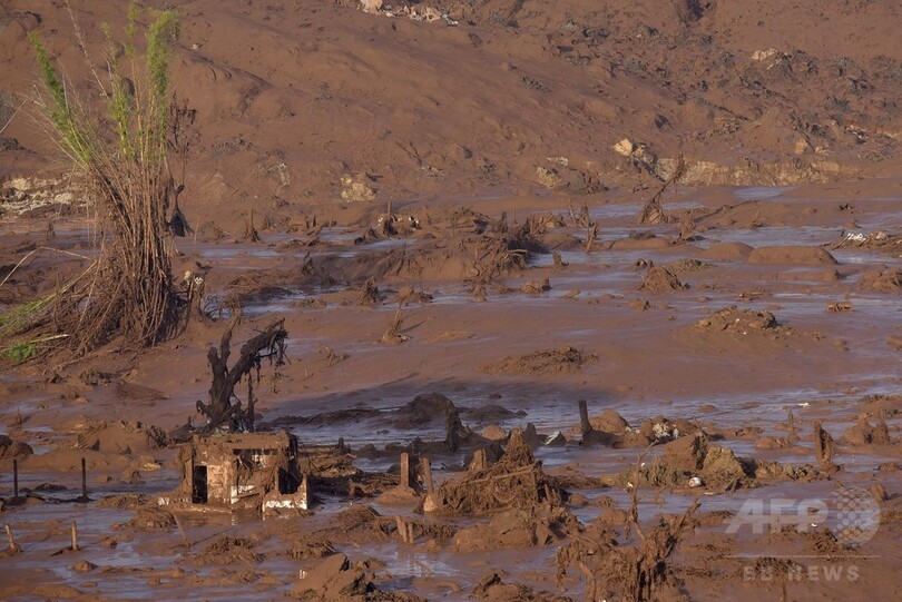ブラジル鉱山ダム決壊事故、不明者の捜索難航 死者2人か
