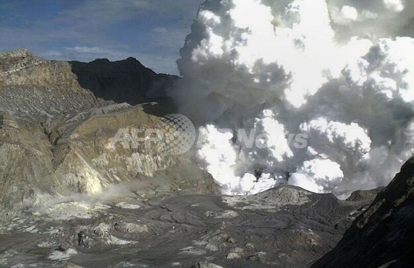 噴火口の写真を公開 活発な火山活動続くNZホワイト島