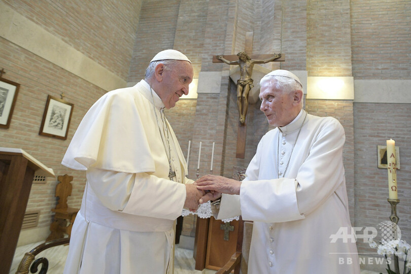 ローマ教皇が2人 退位から7年 バチカンを悩ます前教皇の影 写真1枚 国際ニュース Afpbb News