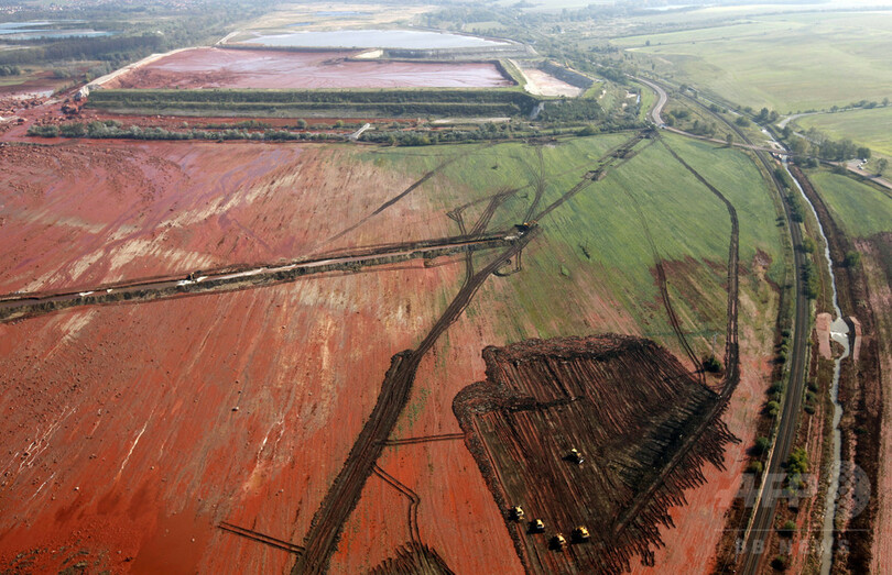 ハンガリーの赤い有毒汚泥流出事故、工場関係者ら全員に無罪判決