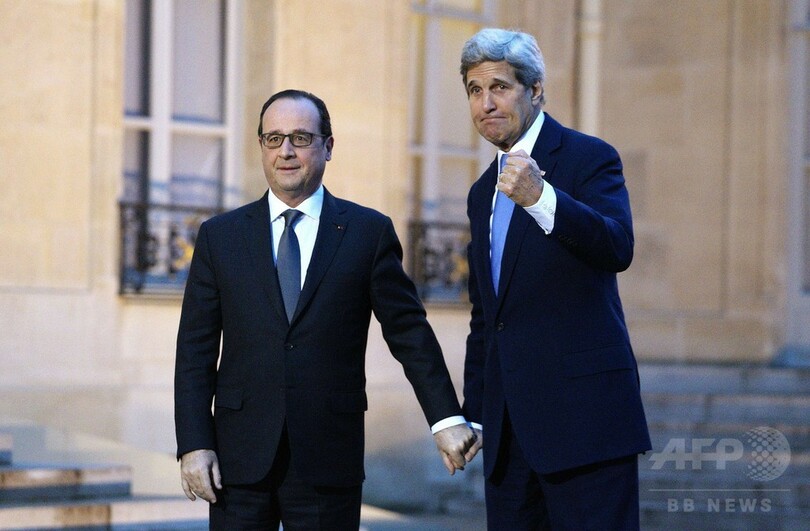 訪仏で米国務長官が学んだこと…「仏人はハグをしない」