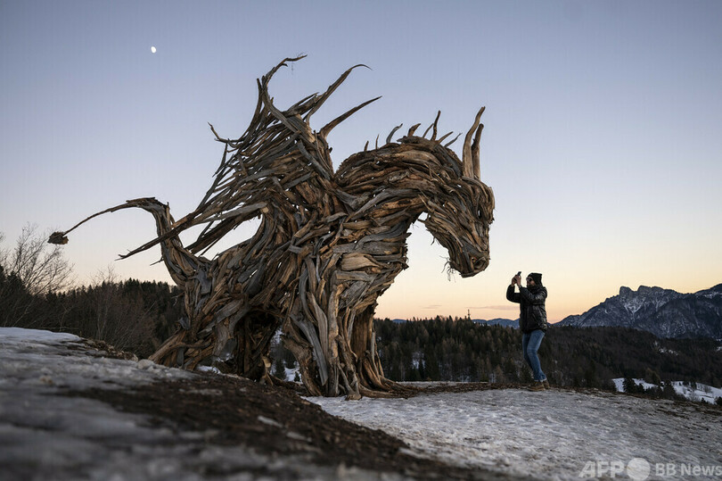 アルプス山中の巨大ドラゴン像 自然の怒り 表現 写真18枚 国際ニュース Afpbb News