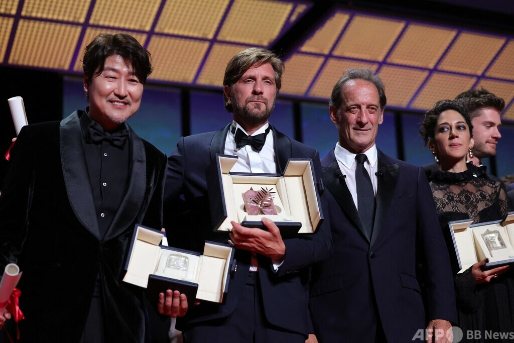 是枝作品主演に男優賞 最高賞、オストルンド監督2度目の栄冠 カンヌ映画祭 写真18枚 国際ニュース:AFPBB News