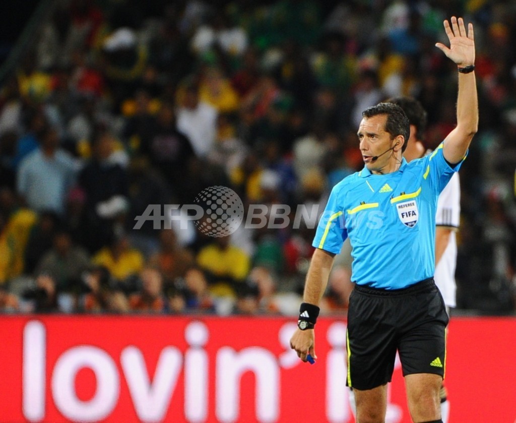 ビデオ判定や 追加副審 など 14年w杯から導入検討へ Fifa 写真1枚 国際ニュース Afpbb News