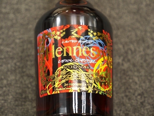 グラフィティアートの神「Futura」が手がけたヘネシー限定ボトル、日本