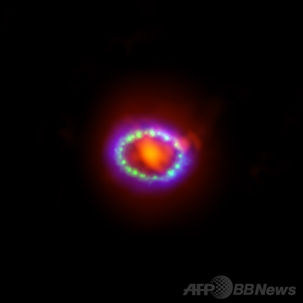 超新星1987Aの残骸中心部に大量のちり、ESOが画像公開 超新星1987Aの残骸中心部に大量のちり、ESOが画像公開