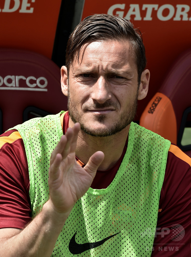 トッティが今季限りで現役引退へ、1993年のデビューからローマ一筋でプレー 写真53枚 国際ニュース:AFPBB News