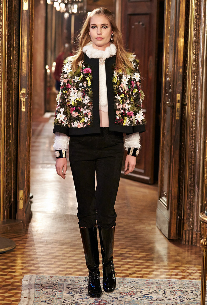 シャネル、“パリ－ザルツブルク” メティエダールコレクション発表