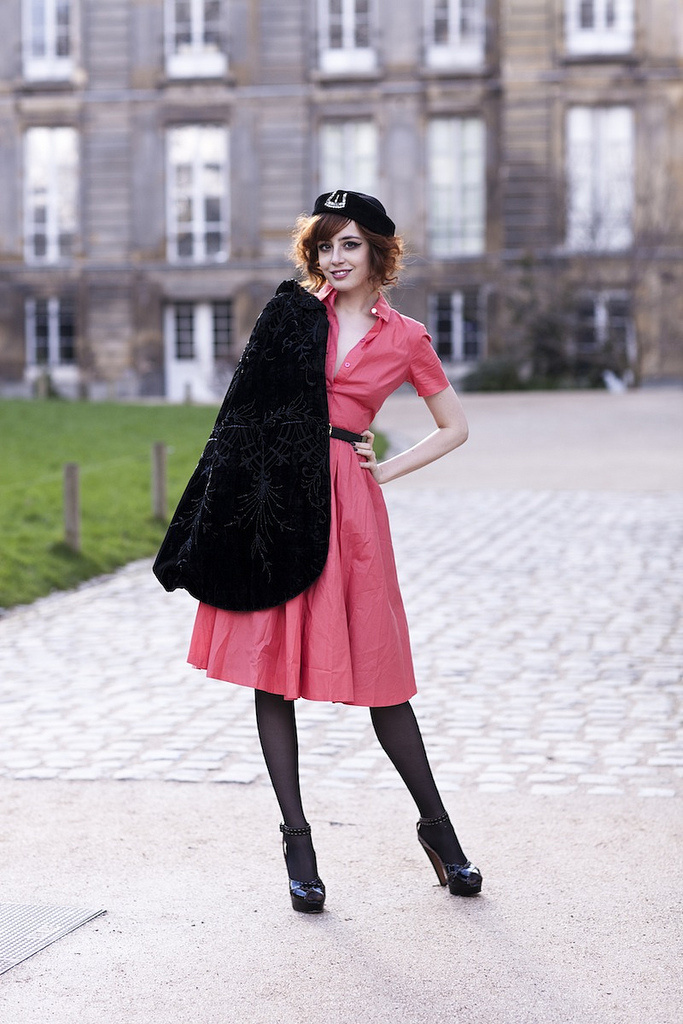 ファッションブロガー ルイーズ エベルのおしゃれトーク パリジェンヌ流のブラッシュカラー使いとは 写真1枚 マリ クレール スタイル Marie Claire Style