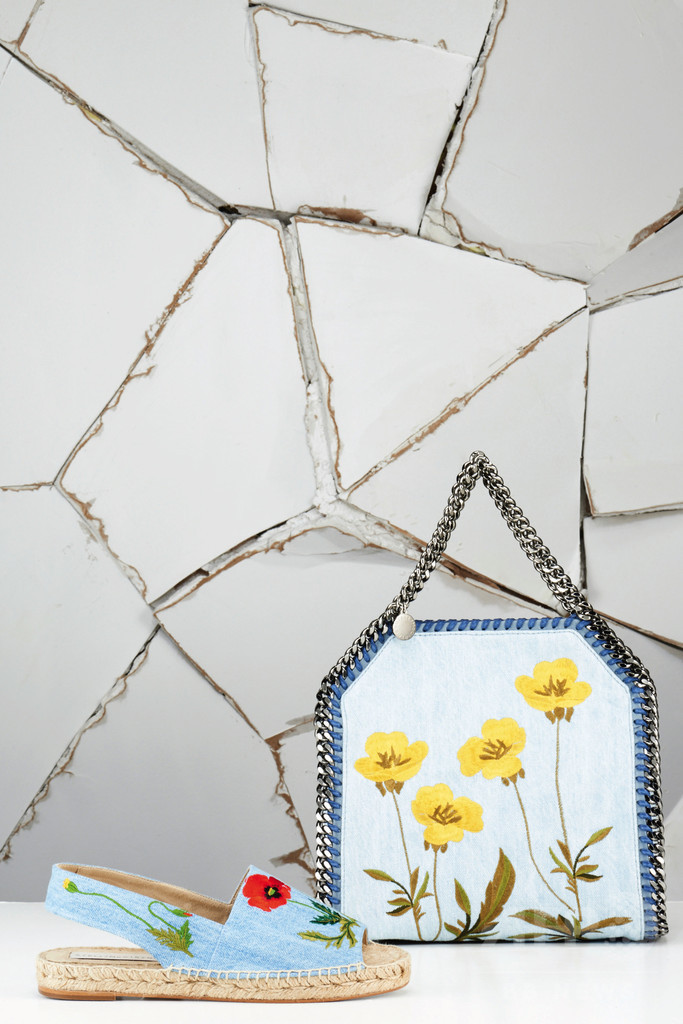 アクセサリー編：花と乗馬モチーフ取り入れ華やかに、「ステラ マッカートニー」16年クルーズコレクション