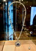 米ビバリーヒルズの「ブルガリ（BVLGARI）」ビバリーヒルズ店で開催された女優エリザベス・テイラー（Elizabeth Taylor）のジュエリー展示を記念したイベントの会場の様子（2013年2月19日撮影）。(c)AFP/Getty Images/Michael Buckner