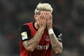 24-25ドイツ・ブンデスリーガ1部第9節、バイヤー・レバークーゼン対VfBシュツットガルト。顔を覆うバイヤー・レバークーゼンのロベルト・アンドリッヒ（2024年11月1日撮影）。(c)INA FASSBENDER/ AFP