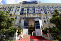 第66回カンヌ国際映画祭（Cannes Film Festival）が15日、南仏カンヌ（Cannnes）で開幕する。メイン会場となるパレ・デ・フェスティバル（Palais des Festivals）では準備が大詰めを迎えており、街は映画スターたちの到着を今か今かと待っている（2013年5月14日撮影）。(c)AFP/ANNE-CHRISTINE POUJOULAT