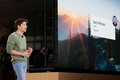 米ワシントン州レドモンドのマイクロソフト本社で、検索エンジン「Bing」へのAI搭載に関する発表を行う米新興企業オープンAIのサム・アルトマン最高経営責任者（2023年2月7日撮影）。(c)Jason Redmond / AFP