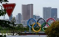 東京に設置された五輪のモニュメント（2021年6月3日撮影、資料写真）。(c)Kazuhiro NOGI / AFP