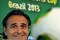 サッカーコンフェデレーションズカップ（Confederations Cup 2013）準決勝のスペイン戦を翌日に控え、記者会見に臨むイタリアのクラウディオ・チェーザレ・プランデッリ（Claudio Cesare Prandelli）監督（2013年6月26日撮影）。(c)AFP/VINCENZO PINTO