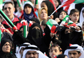 写真は、スタンドから国旗を手に声援を送るUAEサポーター。(c)AFP/RABIH MOGHRABI