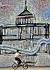 韓国ソウル（Seoul）市内の建設現場ではがき大のパーツからなる絵画の描かれた仮囲いの前を通り過ぎる自転車（2008年7月11日撮影）。(c)AFP/Jewel SAMAD