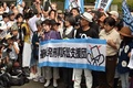 東京地裁前で、判決に抗議する人々（2019年9月19日撮影）。(c)Kazuhiro NOGI / AFP