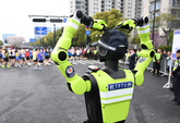【中国・新フロンティア】中国各地で「ロボット交通警察」導入進む