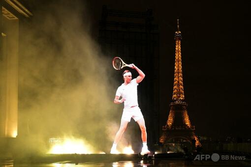 エッフェル塔バックにナダルを投影 「赤土の王」の引退記念 写真3枚