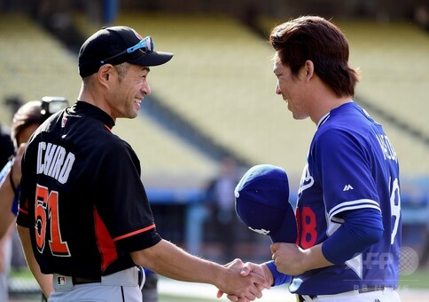 前田健太、先輩大リーガーのイチローと初対面 写真8枚 国際ニュース 