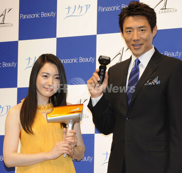 パナソニック新製品発表会に「きれいなお姉さん」登場 写真2枚 国際 