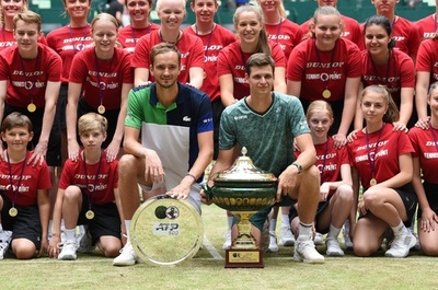 メドベが1位維持、ホルカシュはトップ10復帰 最新世界ランキング