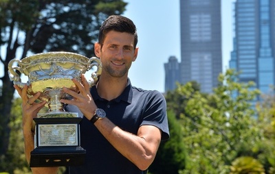 全豪制覇一夜、ジョコビッチがメルボルン市内で写真撮影