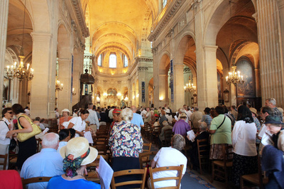 外出制限無視してイースターのミサ強行、パリ教会を摘発 司祭を書類送検