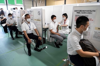 旧築地市場で大規模接種開始 警察・消防職員らに