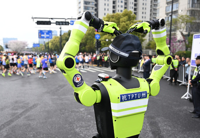 【中国・新フロンティア】中国各地で「ロボット交通警察」導入進む