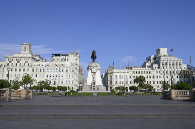 新型コロナで警察官17人死亡、封鎖違反者への介入で感染か ペルー