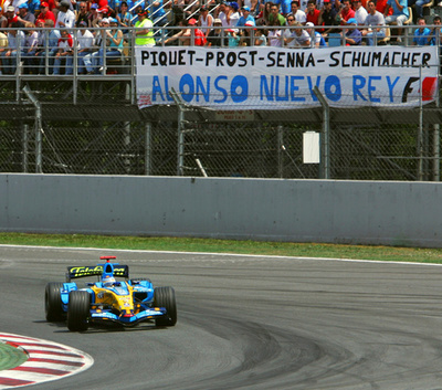 来季ルノー復帰のアロンソ、約1年半ぶりにF1マシン駆る