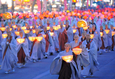 釈迦の生誕を祝い、ソウルで色鮮やかなちょうちんパレード