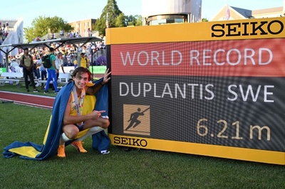 デュプランティスが男子棒高跳び世界新で優勝、世界陸上