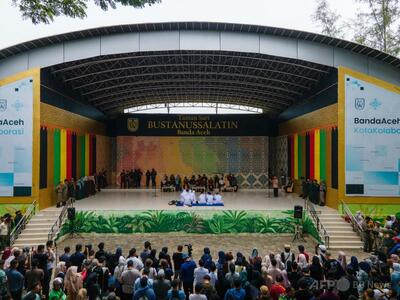 婚外交渉の男女4人に公開むち打ち刑 インドネシア・アチェ州