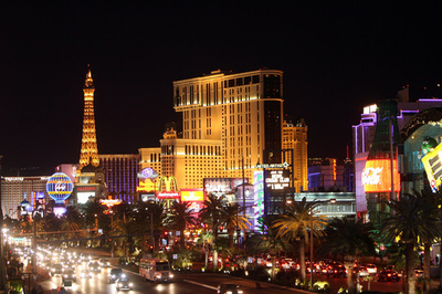 米ラスベガス市で路上寝が禁止に、ホームレス閉め出しと非難