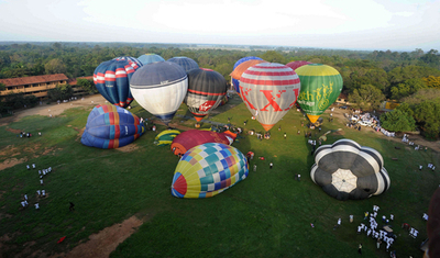 スリランカで熱気球フェスティバル、日本からも参加