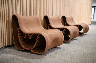 大阪・関西万博ルクセンブルクパビリオンの木材を利用した椅子が寄贈されました