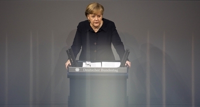 メルケル独首相、「欧州は財政統合に向かう」 議会演説