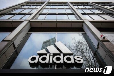 アディダスも値上げ、スニーカー最大18％↑ – KOREA WAVE