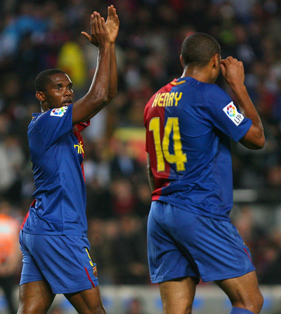 バルセロナ 5ゴールを奪い暫定首位に